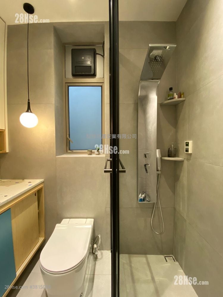 One New York Sell 2 Bedrooms , 1 Bathroom 467 ft²