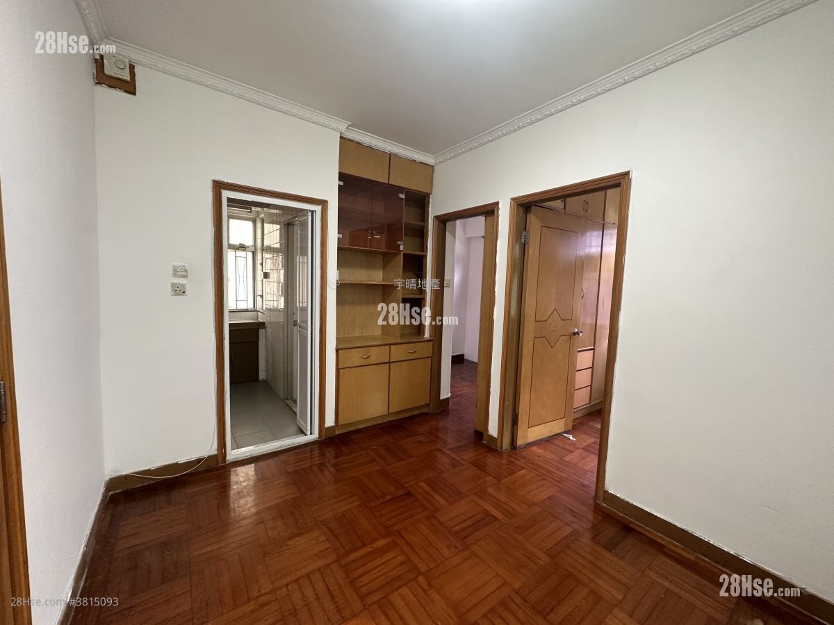 Lee Tak Cheong Mansion Sell 2 Bedrooms , 1 Bathroom 329 ft²