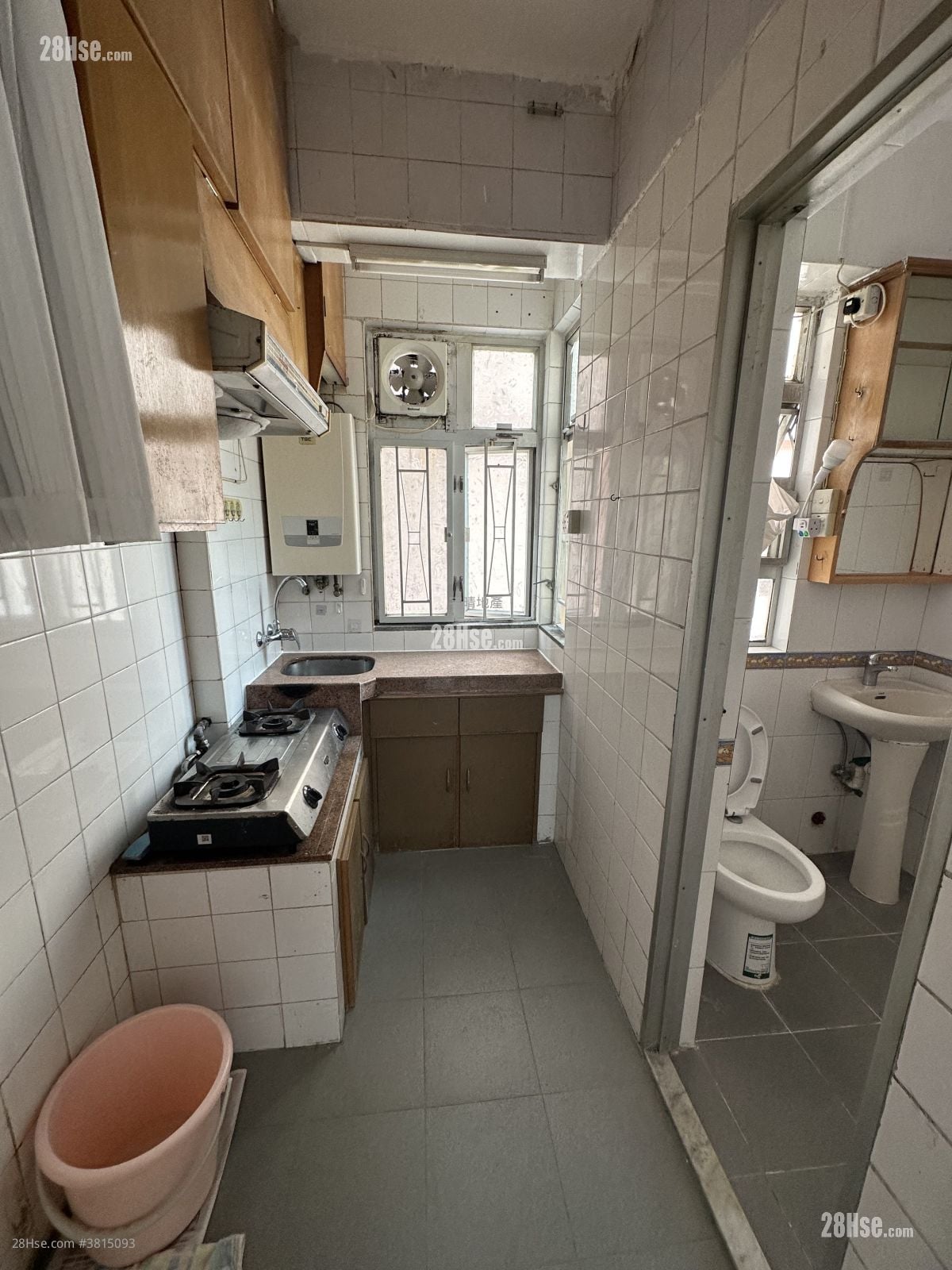 Lee Tak Cheong Mansion Sell 2 Bedrooms , 1 Bathroom 329 ft²