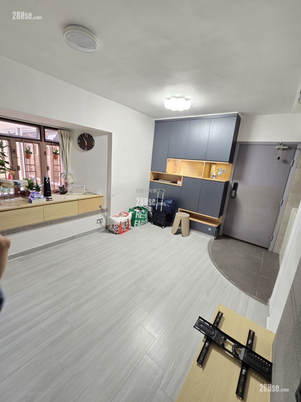 Sunshine City Rental 2 Bedrooms , 1 Bathroom 404 ft²