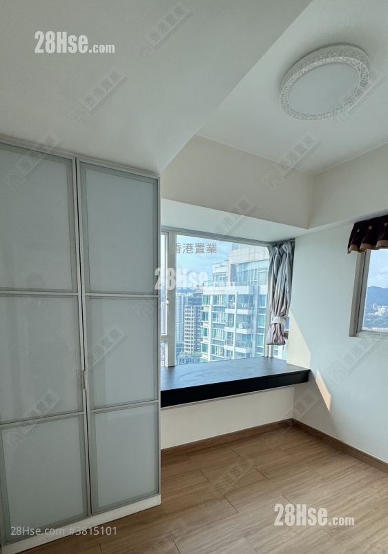 bedroom 1: Florient Rise Rental 2 Bedrooms , 1 Bathroom 574 ft²