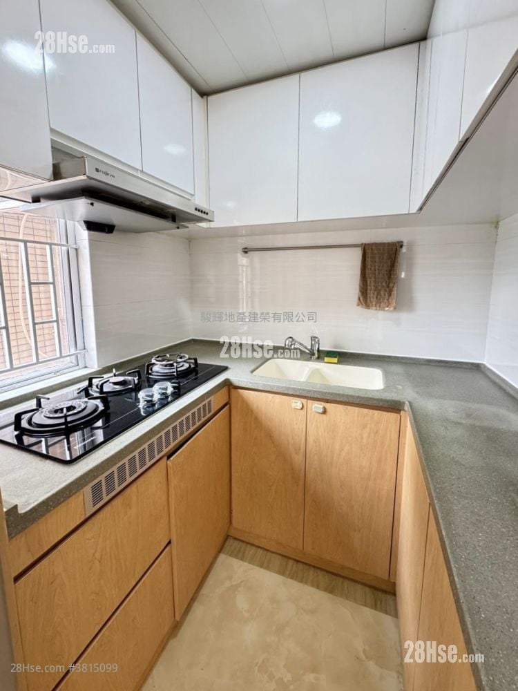 Hung Wai Building Sell 2 Bedrooms , 1 Bathroom 306 ft²