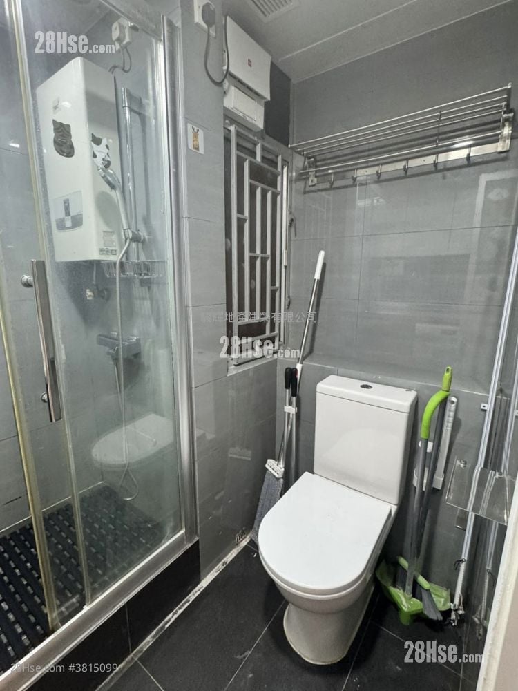 Hung Wai Building Sell 2 Bedrooms , 1 Bathroom 306 ft²