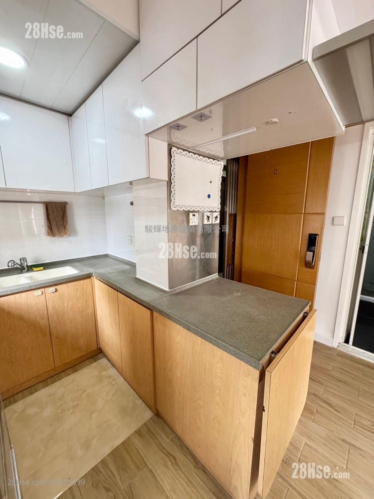 Hung Wai Building Sell 2 Bedrooms , 1 Bathroom 306 ft²