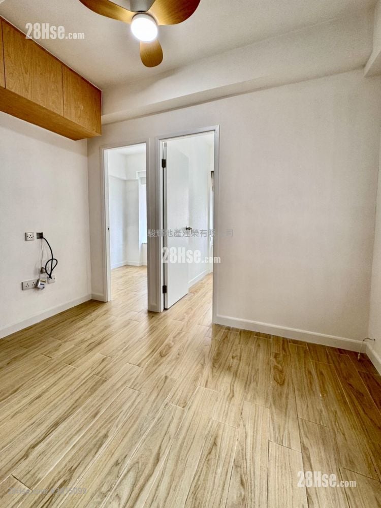 Hung Wai Building Sell 2 Bedrooms , 1 Bathroom 306 ft²