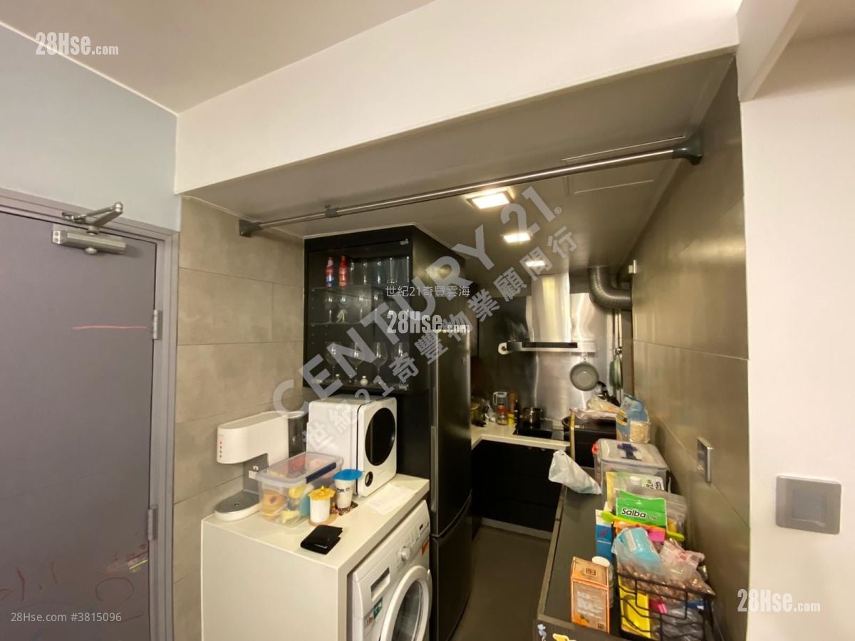 Sunshine City Rental 2 Bedrooms , 1 Bathroom 404 ft²