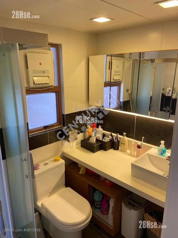 Sunshine City Rental 2 Bedrooms , 1 Bathroom 404 ft²