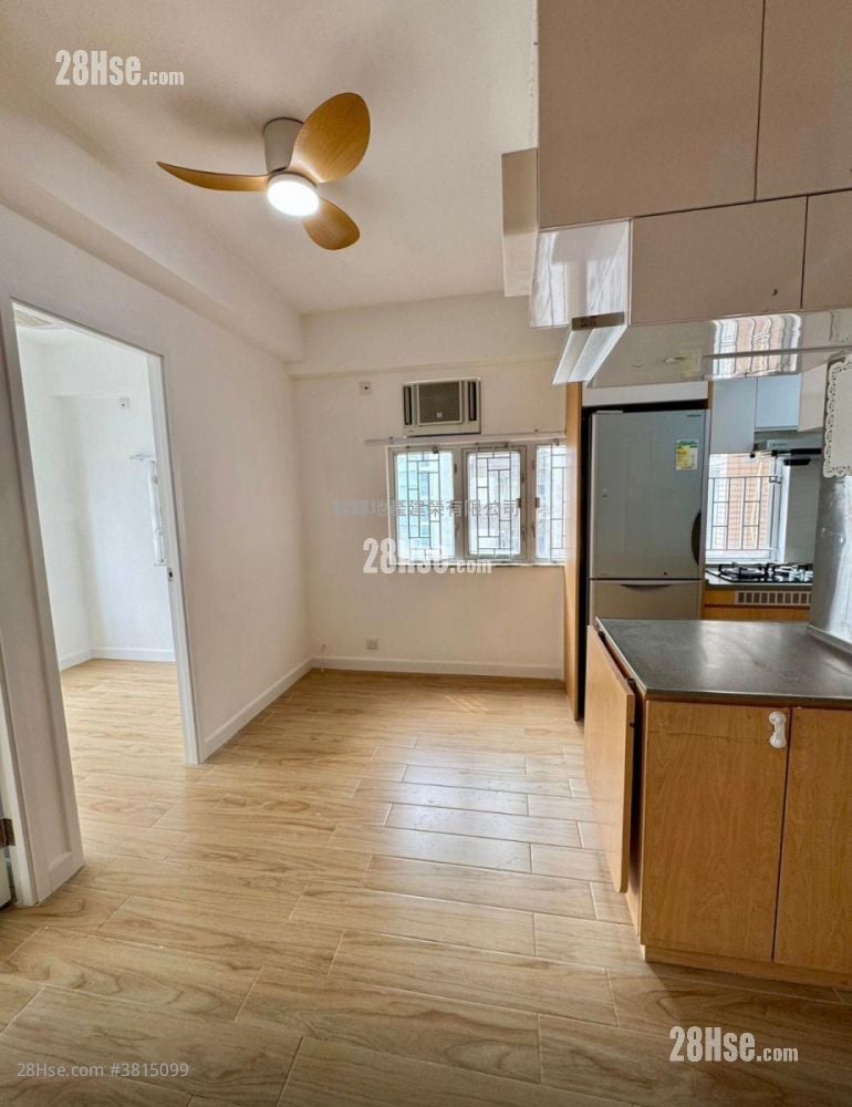 Hung Wai Building Sell 2 Bedrooms , 1 Bathroom 306 ft²