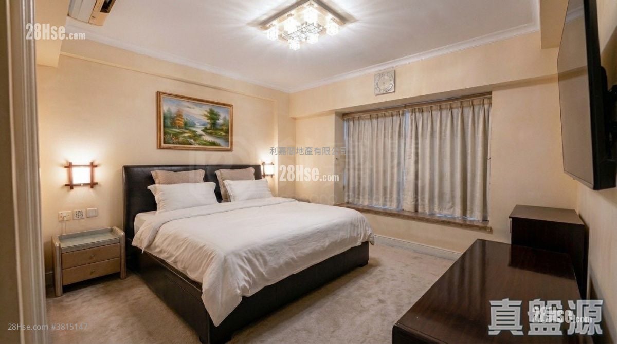 Monte Carlton Sell 4 Bedrooms 1,085 ft²