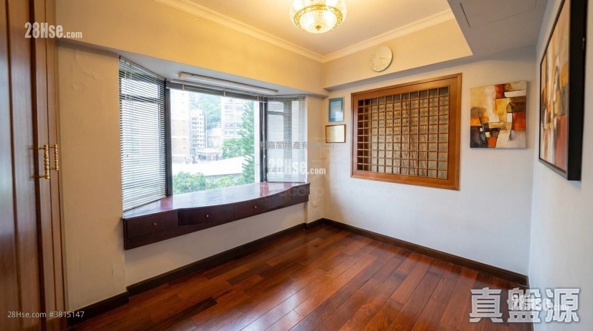 Monte Carlton Sell 4 Bedrooms 1,085 ft²