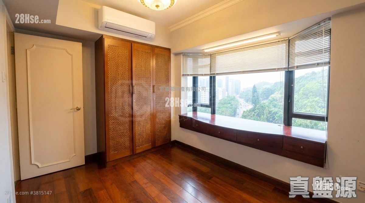 Monte Carlton Sell 4 Bedrooms 1,085 ft²