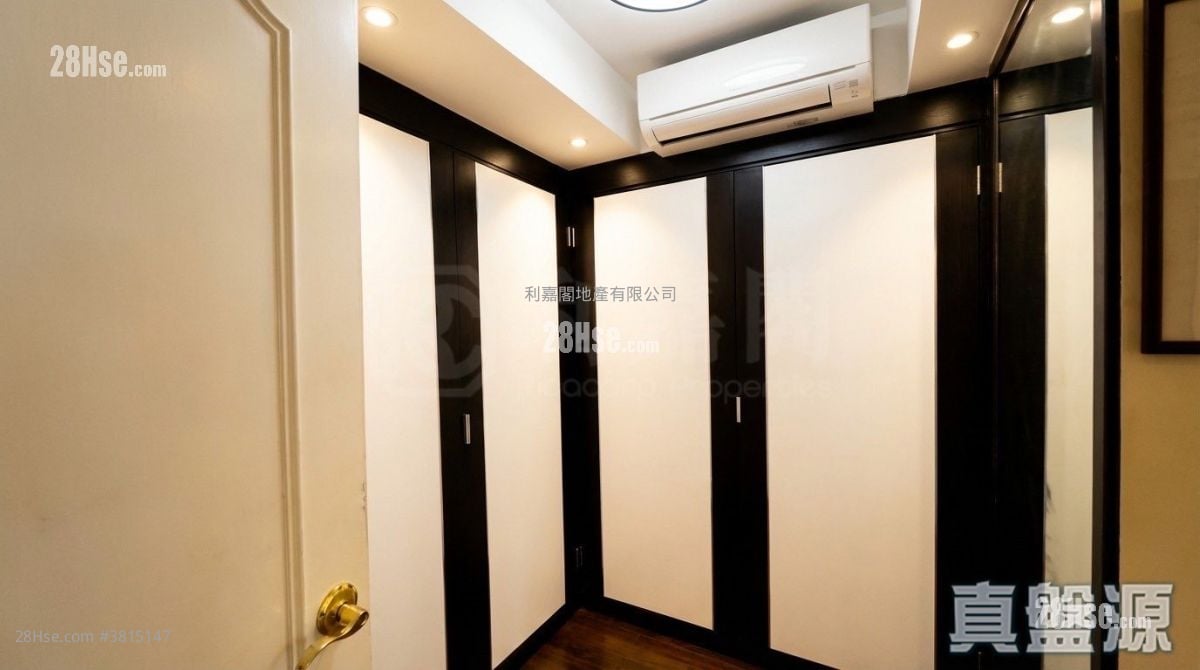 Monte Carlton Sell 4 Bedrooms 1,085 ft²