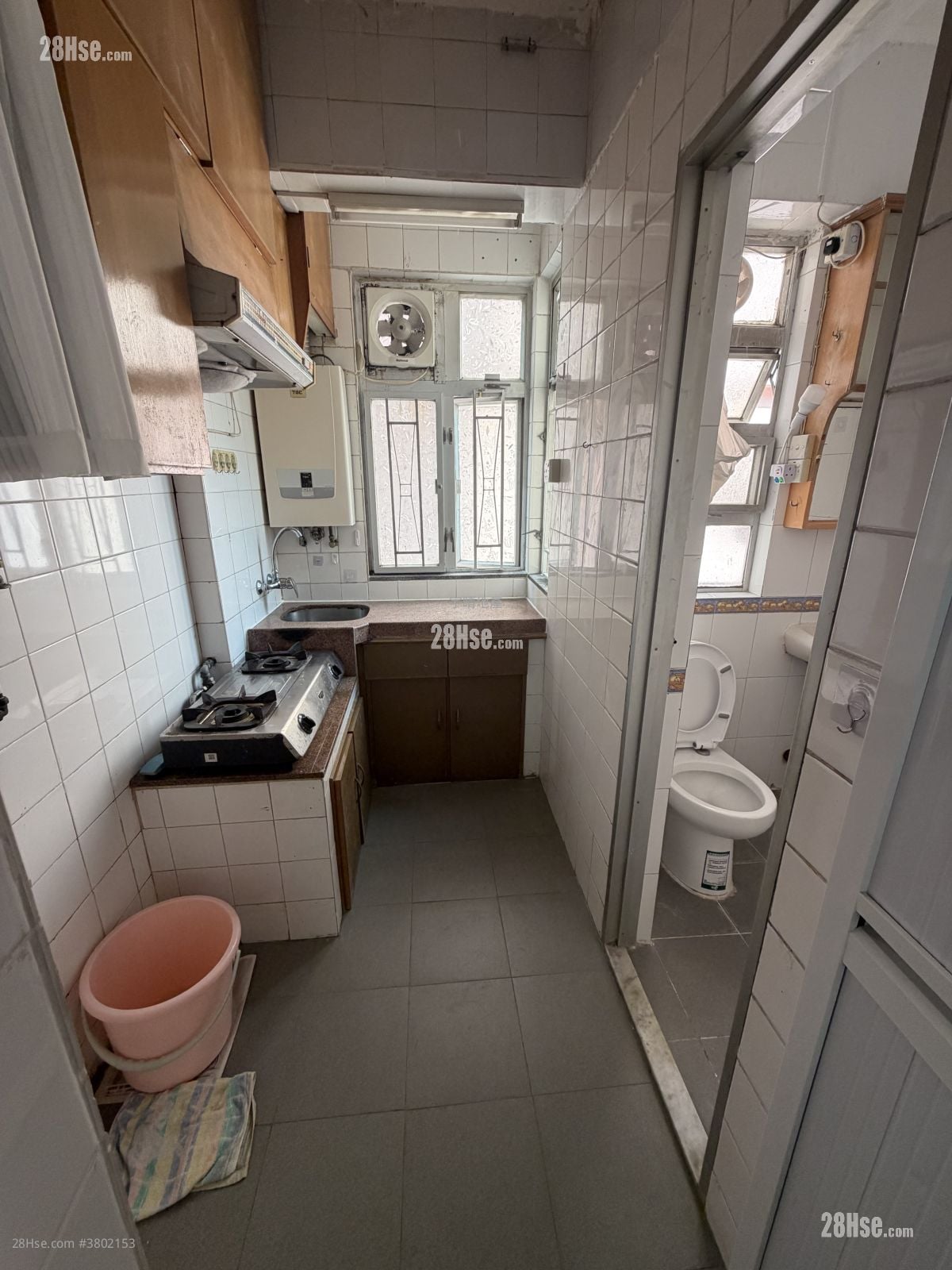 Lee Tak Cheong Mansion Rental 2 Bedrooms 329 ft²