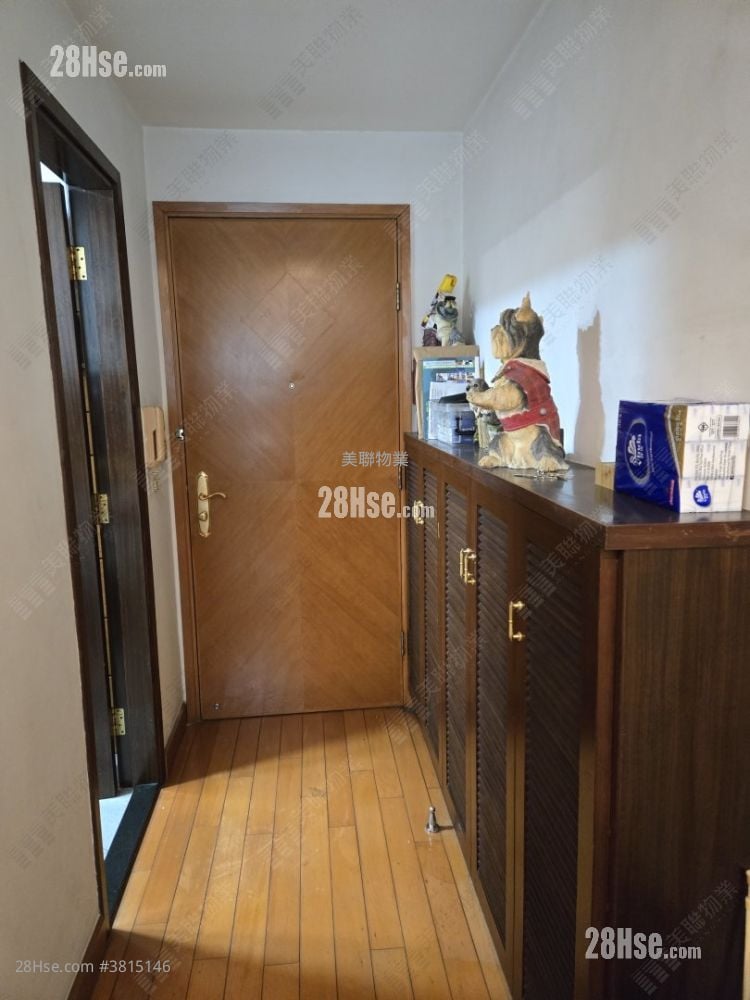 living room: The Blue Yard Rental 2 Bedrooms , 1 Bathroom 605 ft²