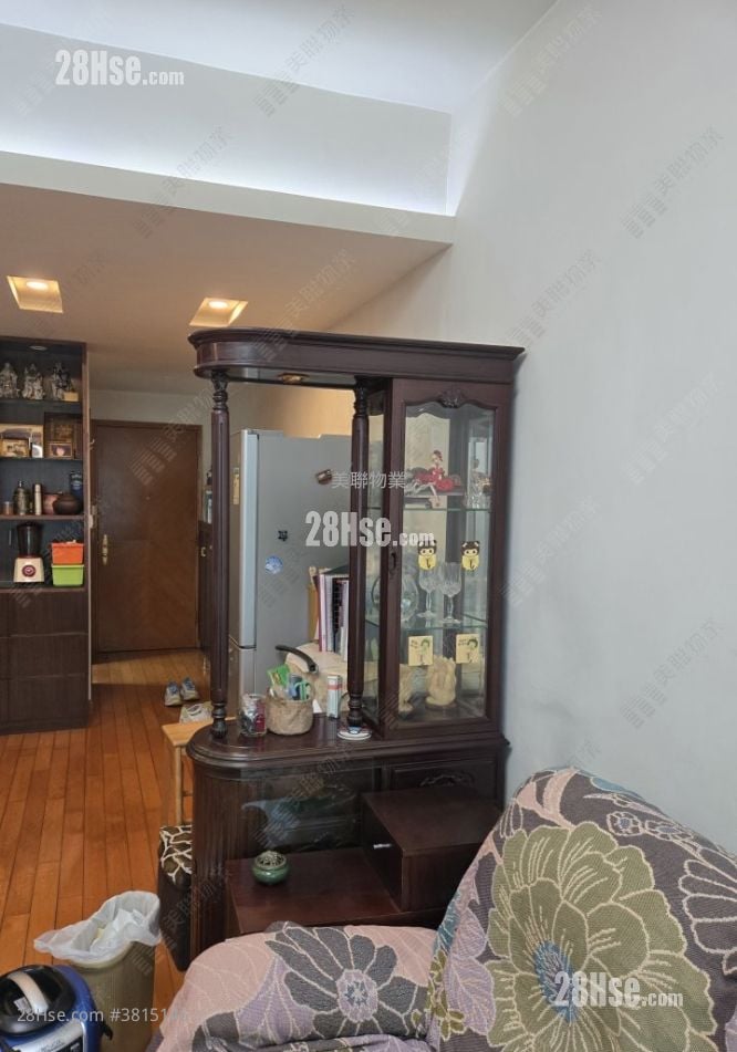 living room: The Blue Yard Rental 2 Bedrooms , 1 Bathroom 605 ft²