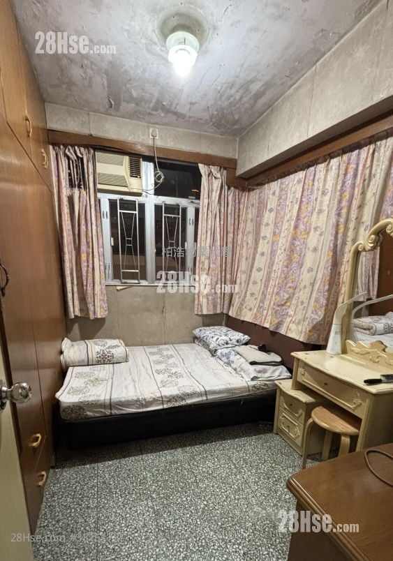 Hing Wah House Sell 3 Bedrooms , 1 Bathroom 722 ft²