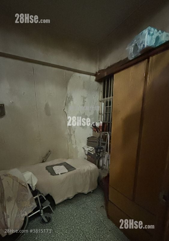 Hing Wah House Sell 3 Bedrooms , 1 Bathroom 722 ft²