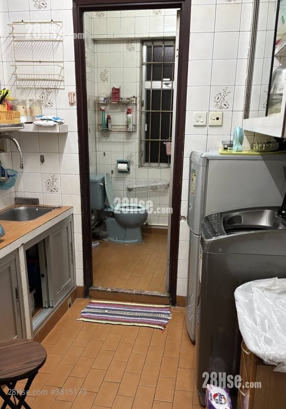 Hing Wah House Sell 3 Bedrooms , 1 Bathroom 722 ft²