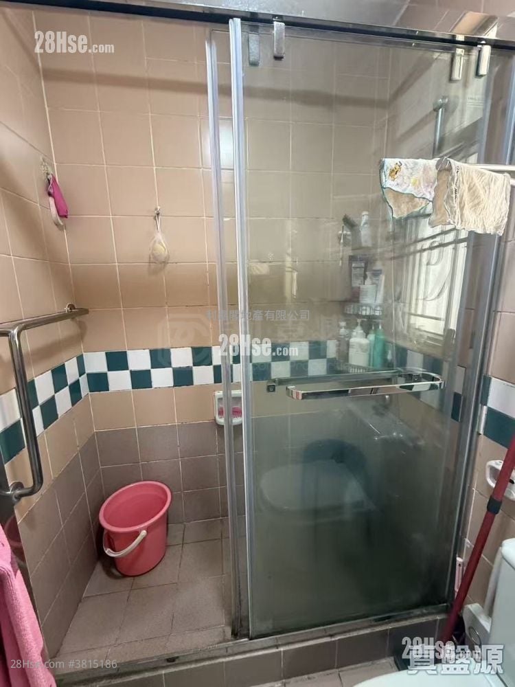 Choi Ming Court Sell 2 Bedrooms 506 ft²