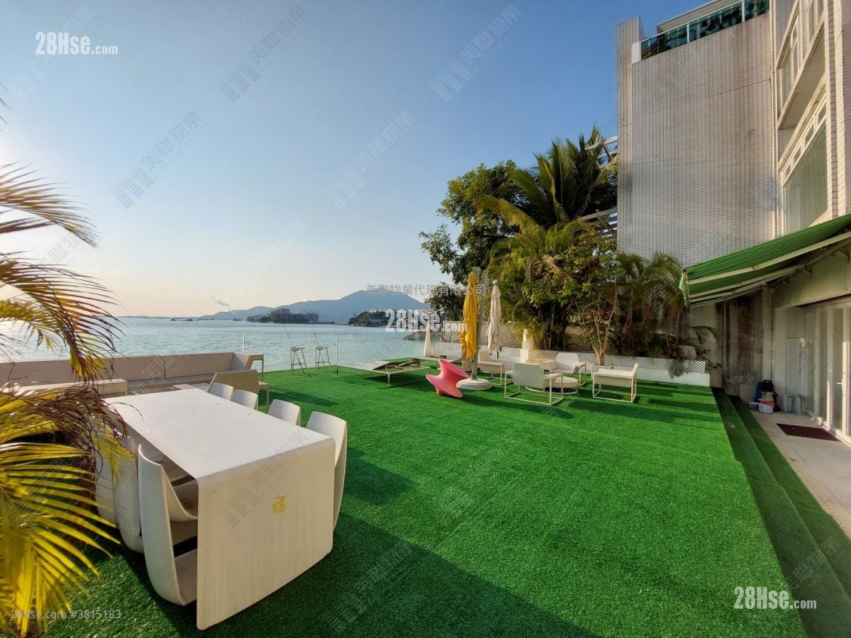 Aqua Blue Sell 4 Bedrooms 2,130 ft²