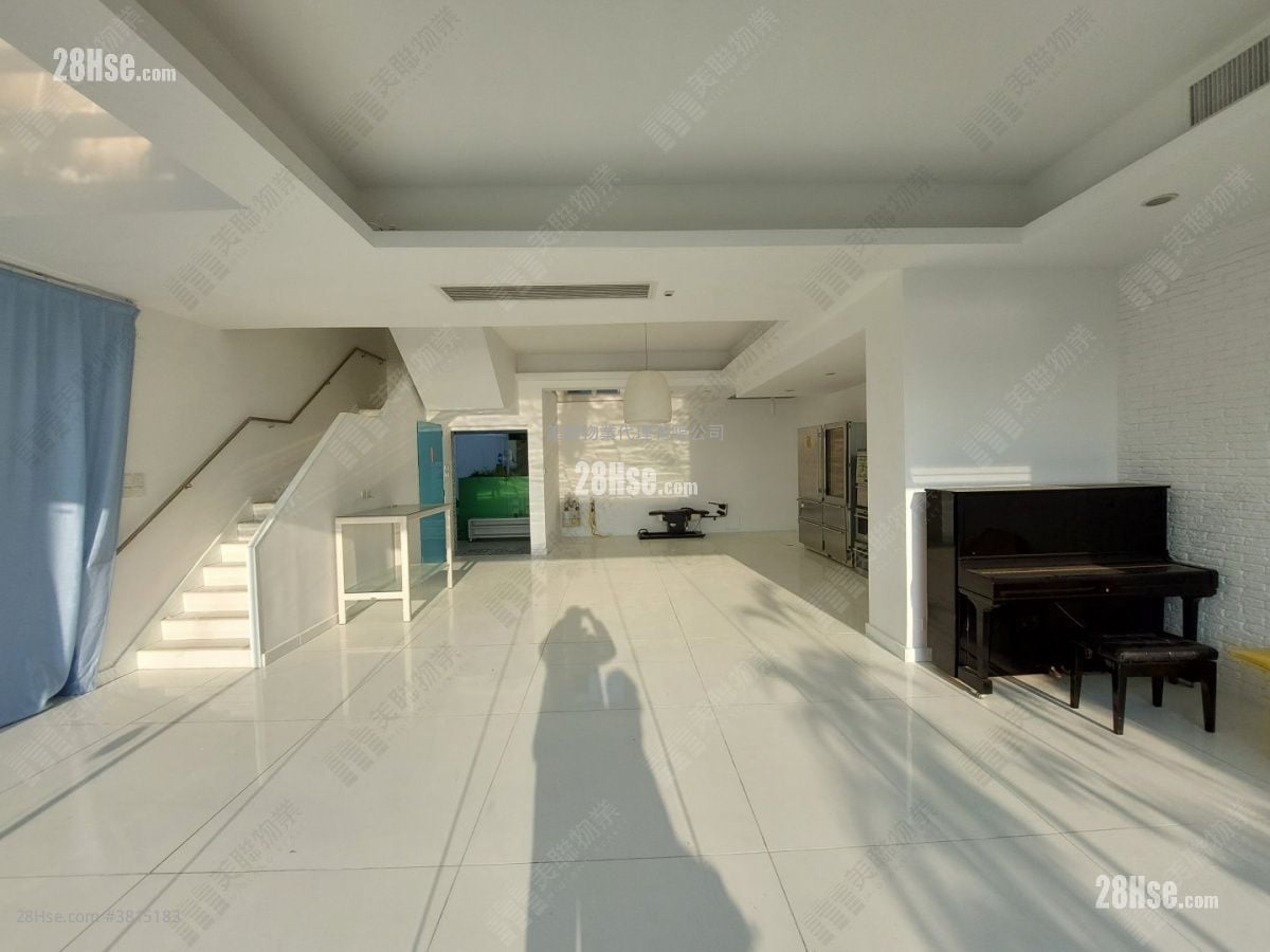 Aqua Blue Sell 4 Bedrooms 2,130 ft²