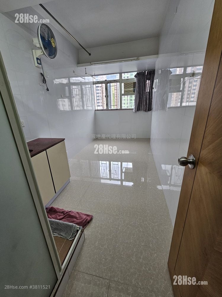 Tin Po Building Rental Studio , 1 Bathroom 160 ft²