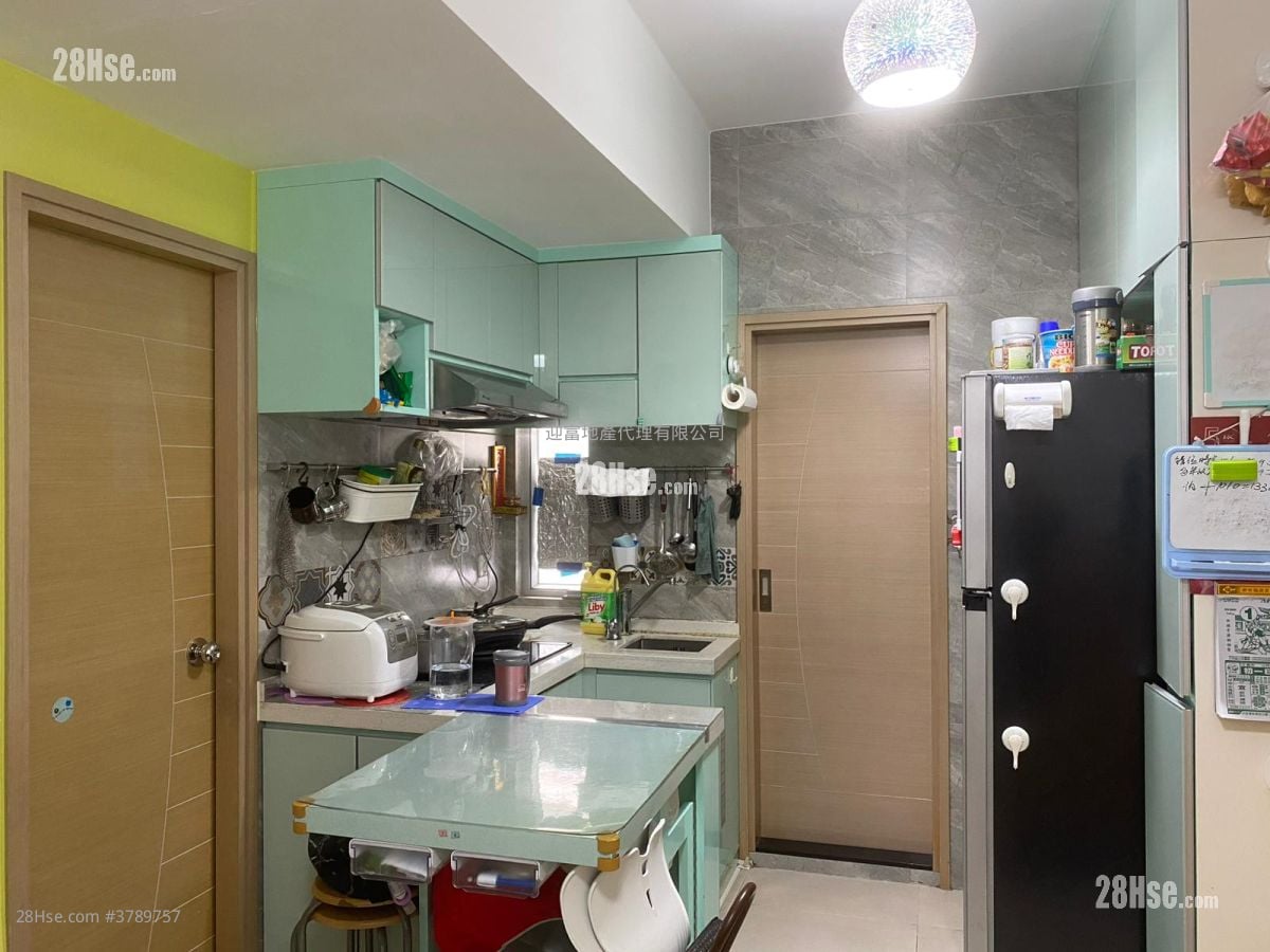 United Building Sell 2 Bedrooms , 1 Bathroom 287 ft²