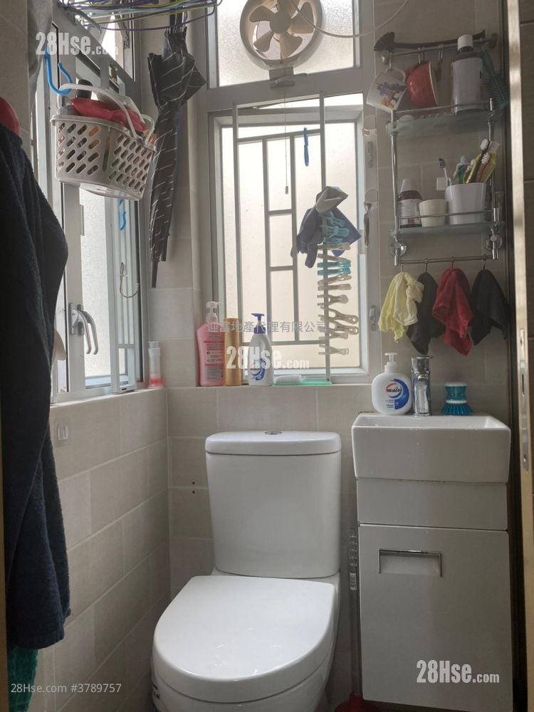 United Building Sell 2 Bedrooms , 1 Bathroom 287 ft²