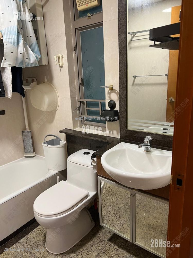 The Grandiose Rental 2 Bedrooms , 1 Bathroom 471 ft²