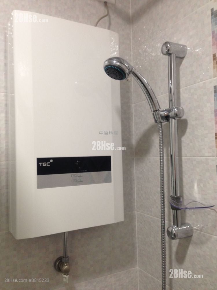 Kwai Fong Terrace Sell 2 Bedrooms , 1 Bathroom 415 ft²