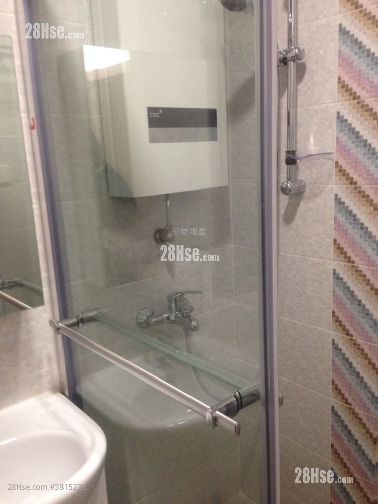 Kwai Fong Terrace Sell 2 Bedrooms , 1 Bathroom 415 ft²