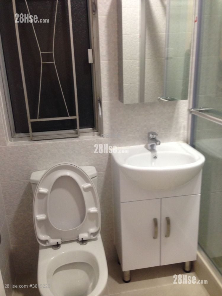 Kwai Fong Terrace Sell 2 Bedrooms , 1 Bathroom 415 ft²