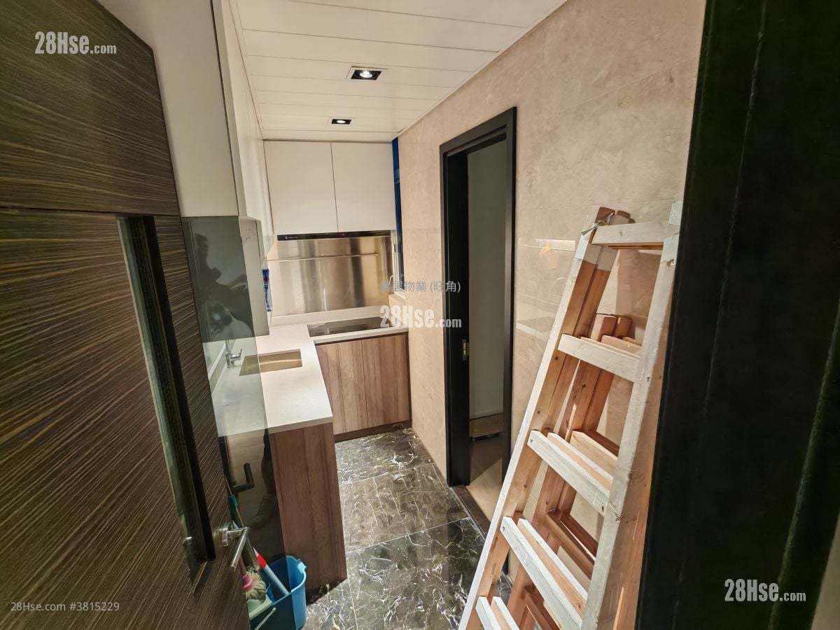 Metroregalia Rental 3 Bedrooms , 2 Bathrooms 767 ft²