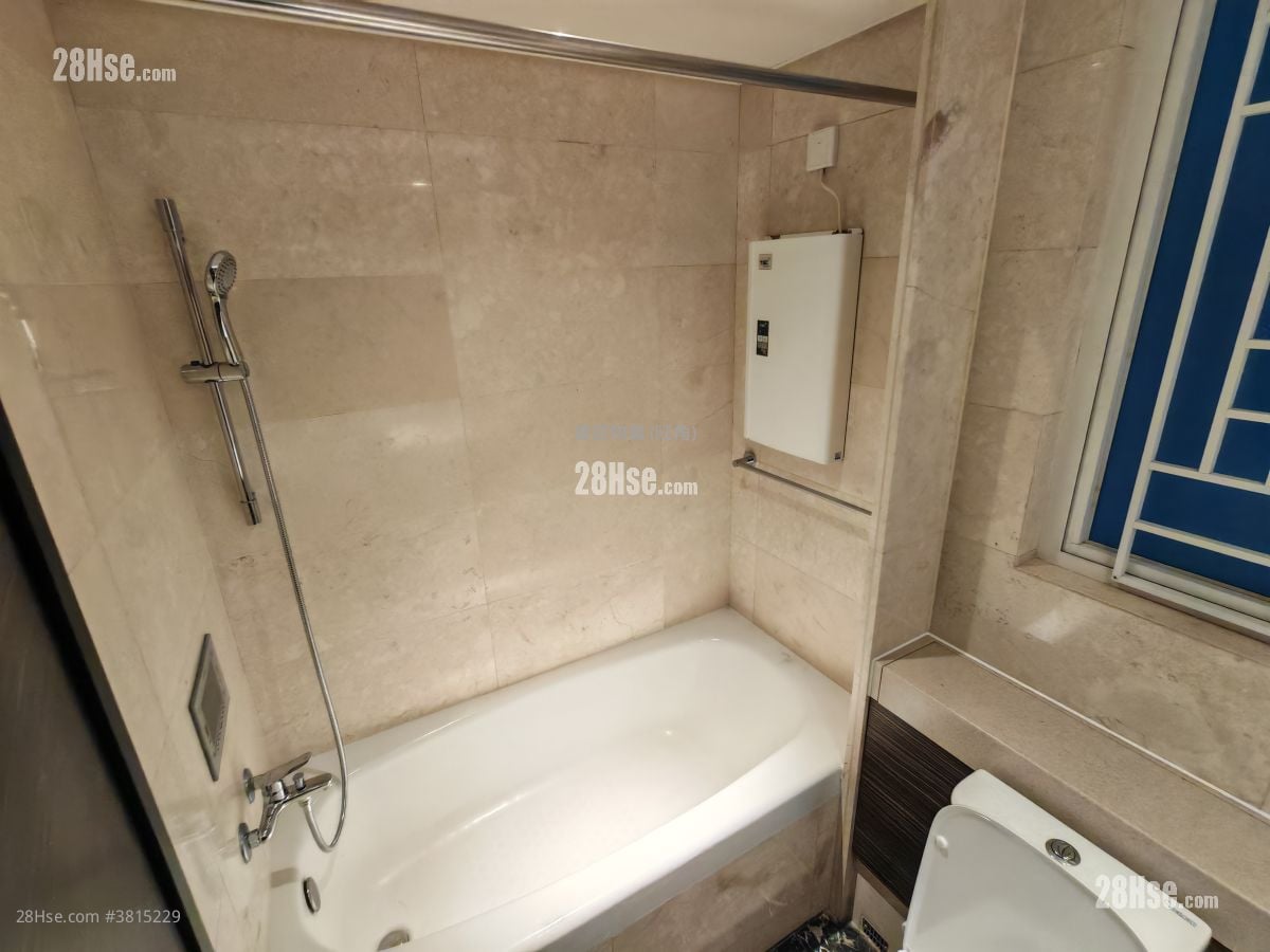 Metroregalia Rental 3 Bedrooms , 2 Bathrooms 767 ft²