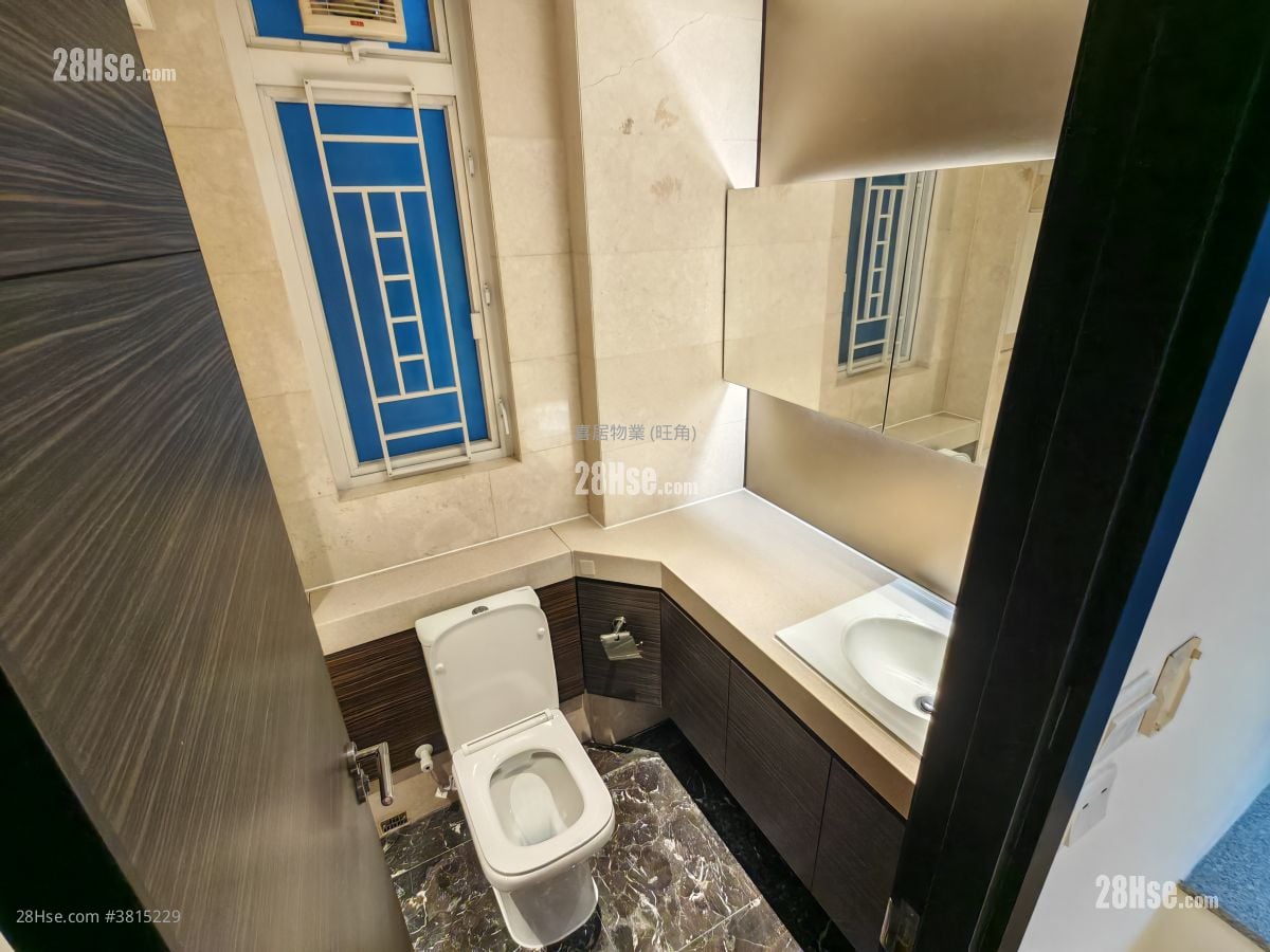 Metroregalia Rental 3 Bedrooms , 2 Bathrooms 767 ft²