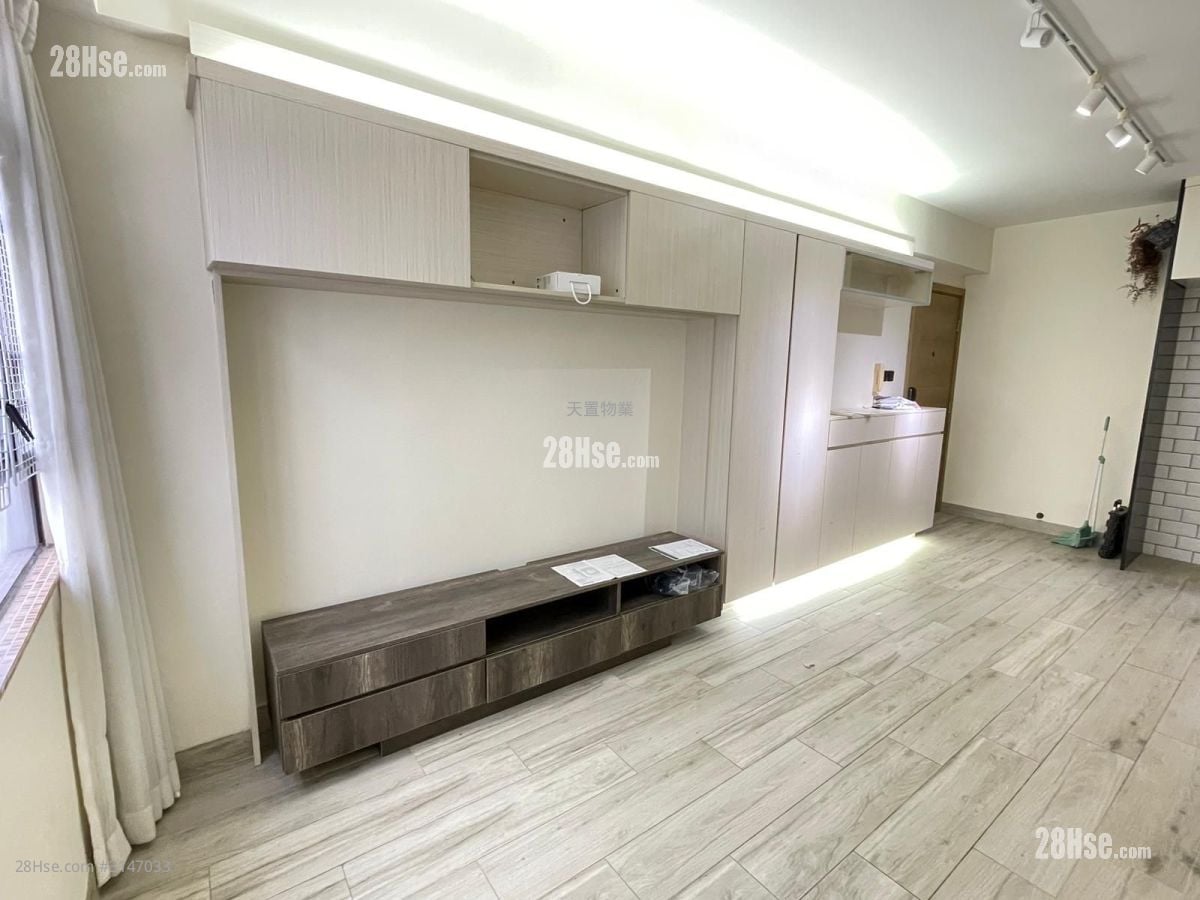 Great Garden Sell 3 Bedrooms , 1 Bathroom 583 ft²