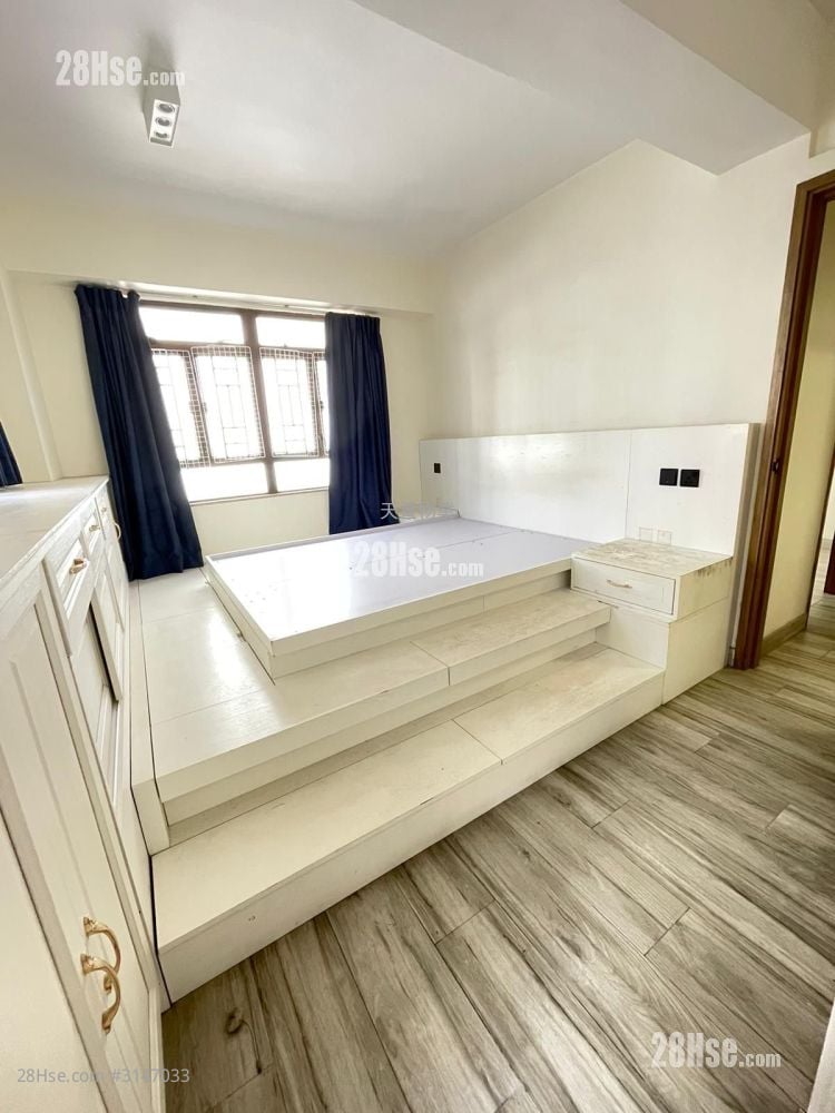 Great Garden Sell 3 Bedrooms , 1 Bathroom 583 ft²