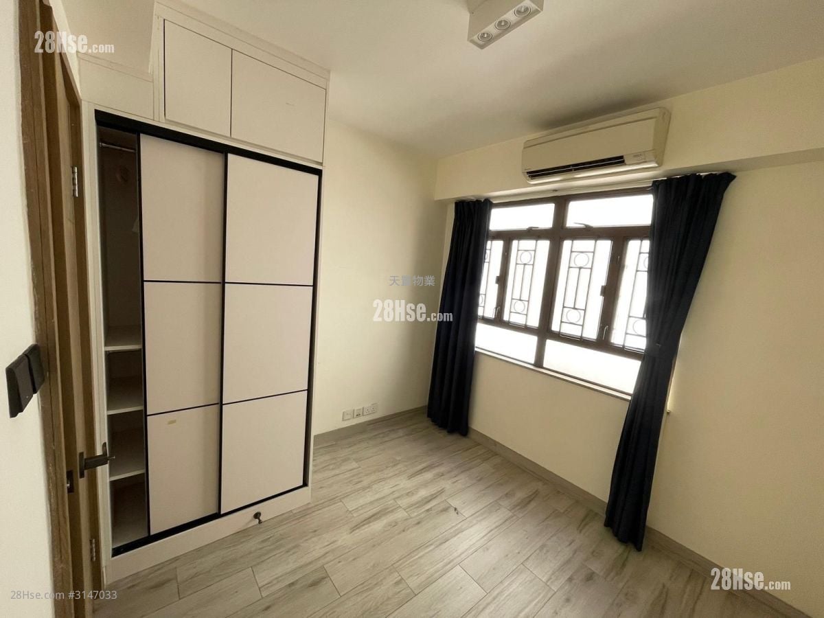 Great Garden Sell 3 Bedrooms , 1 Bathroom 583 ft²