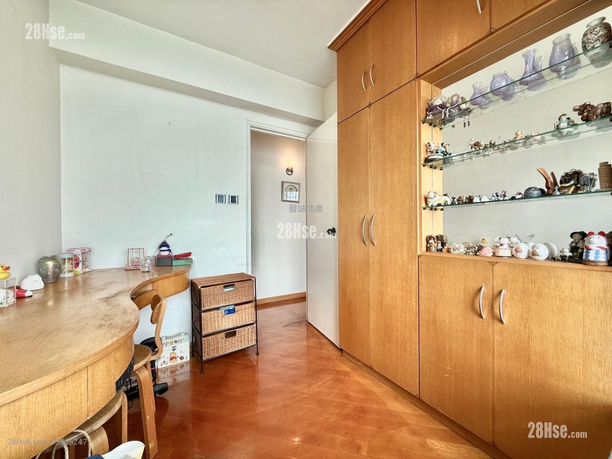 Sea Crest Villa Sell 3 Bedrooms , 2 Bathrooms 632 ft²