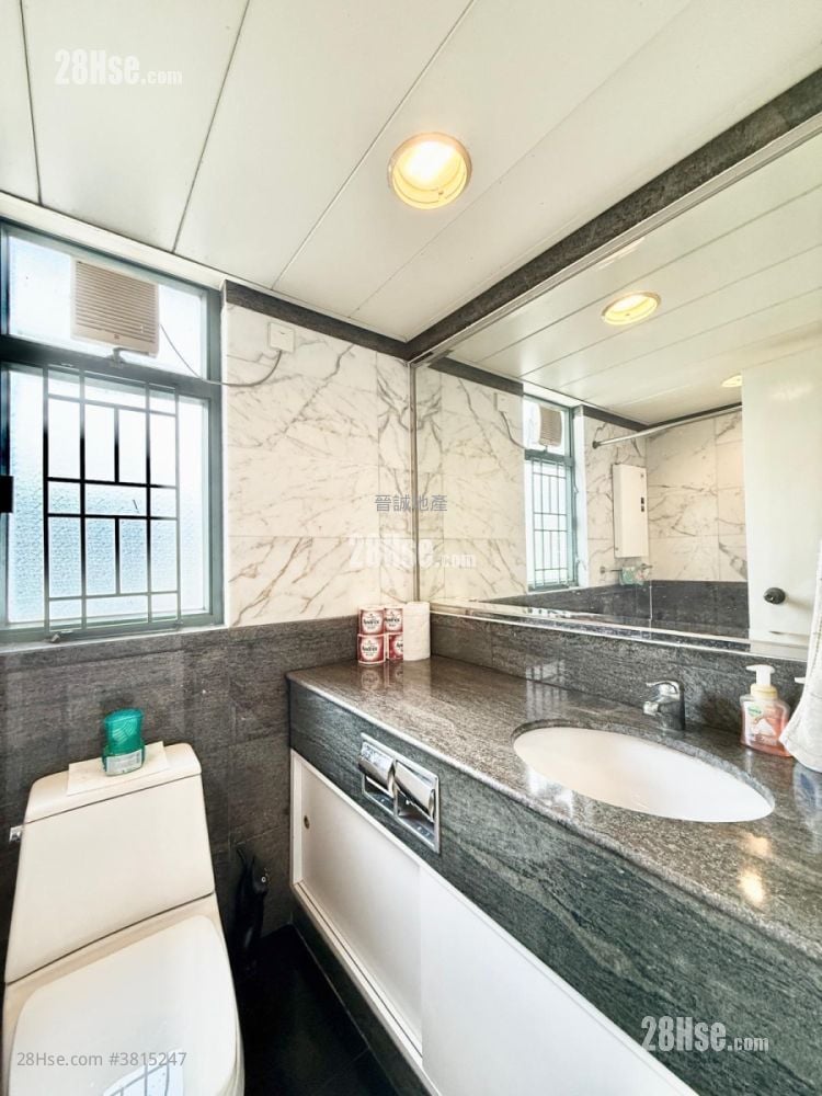 Sea Crest Villa Sell 3 Bedrooms , 2 Bathrooms 632 ft²