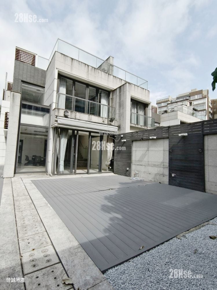 Avignon Sell 5+ Bedrooms , 4 Bathrooms 1,903 ft²