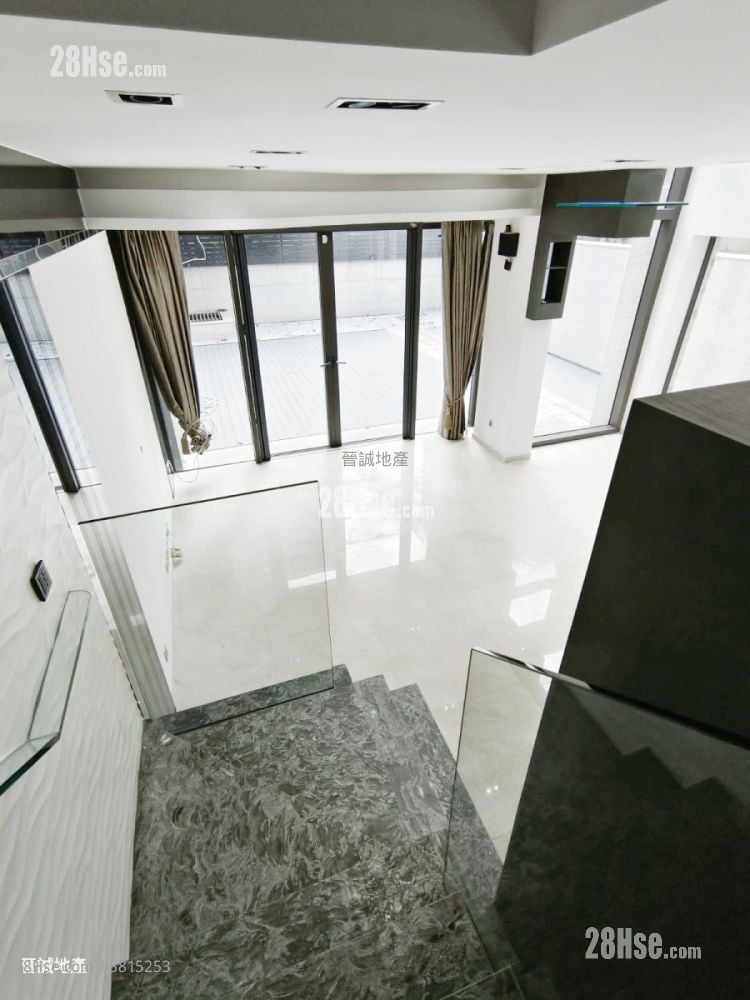 Avignon Sell 5+ Bedrooms , 4 Bathrooms 1,903 ft²