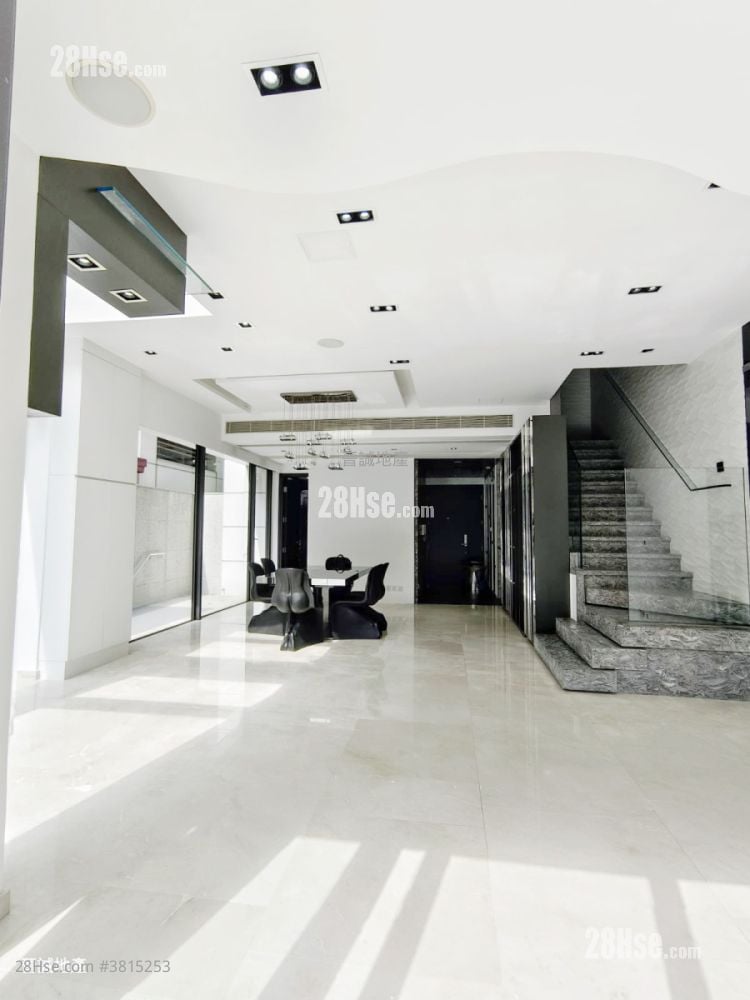 Avignon Sell 5+ Bedrooms , 4 Bathrooms 1,903 ft²