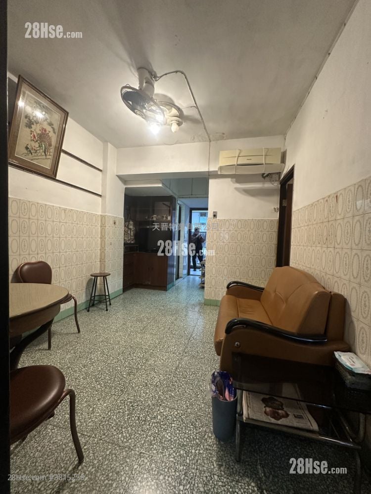 Cheong Shing Court Sell 3 Bedrooms , 1 Bathroom 455 ft²