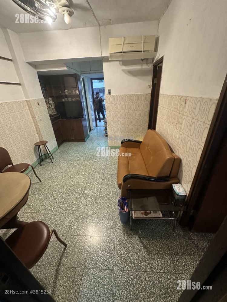 Cheong Shing Court Sell 3 Bedrooms , 1 Bathroom 455 ft²