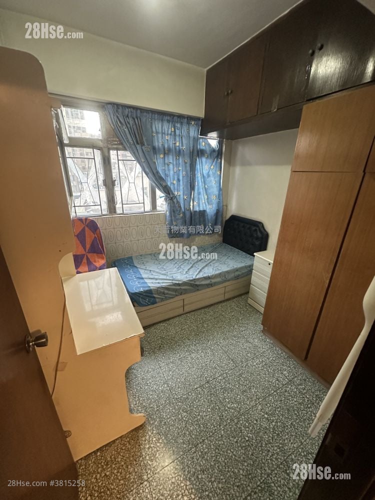 Cheong Shing Court Sell 3 Bedrooms , 1 Bathroom 455 ft²