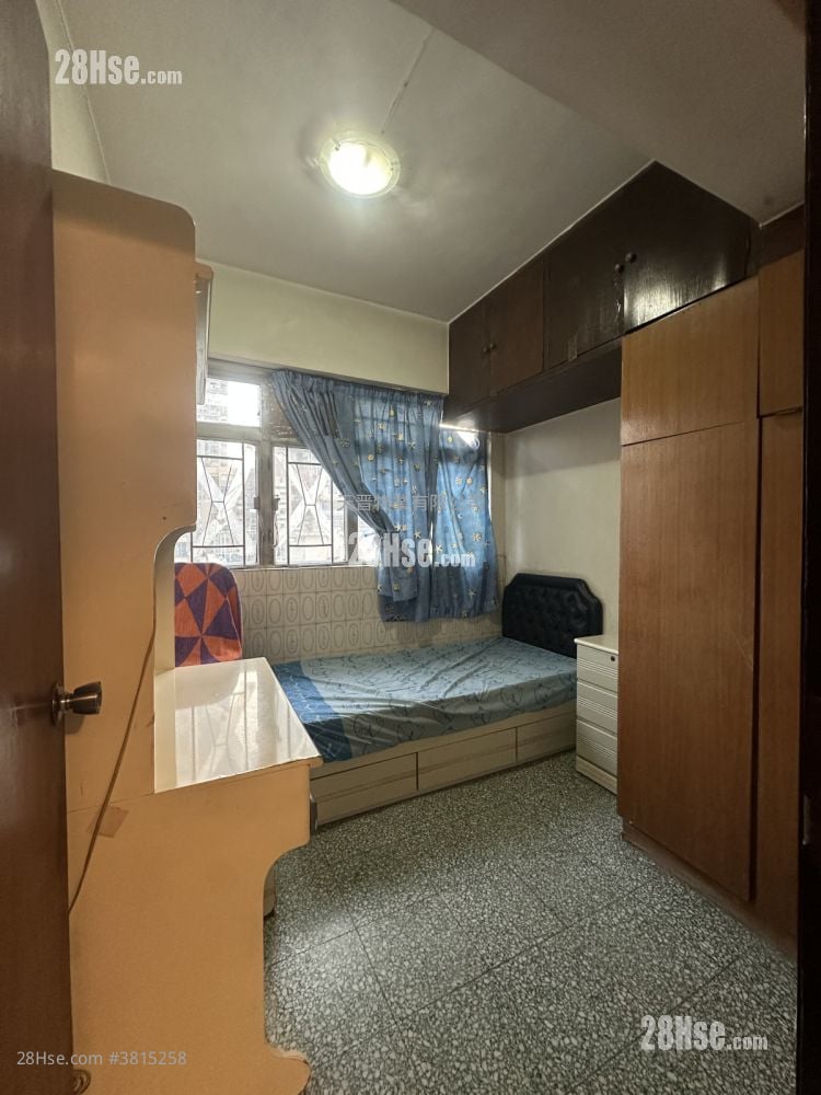 Cheong Shing Court Sell 3 Bedrooms , 1 Bathroom 455 ft²