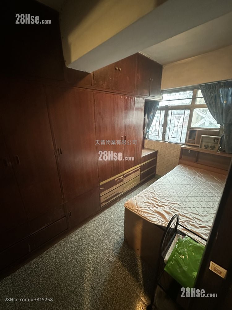 Cheong Shing Court Sell 3 Bedrooms , 1 Bathroom 455 ft²