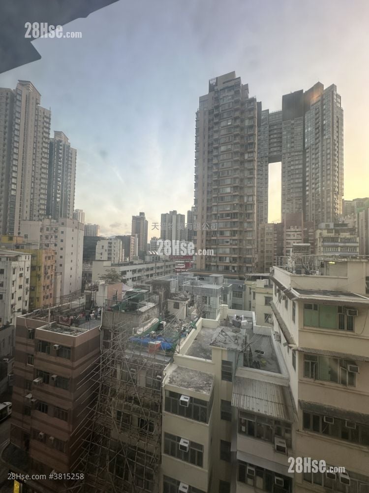 Cheong Shing Court Sell 3 Bedrooms , 1 Bathroom 455 ft²