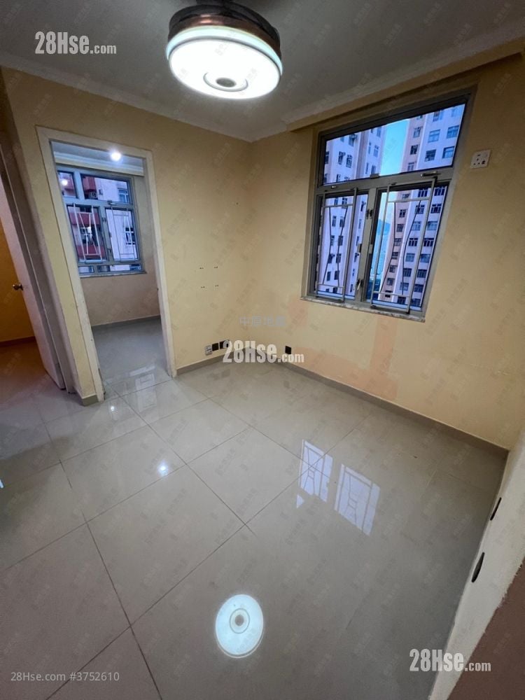 Amoy Gardens Sell 2 Bedrooms 390 ft²